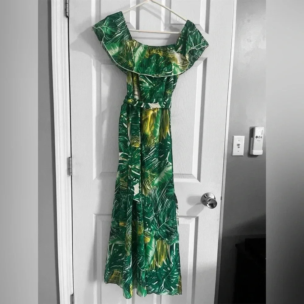 Tropical Green Off-Shoulder Maxi Dress Size: Small - Picture 5 of 17
